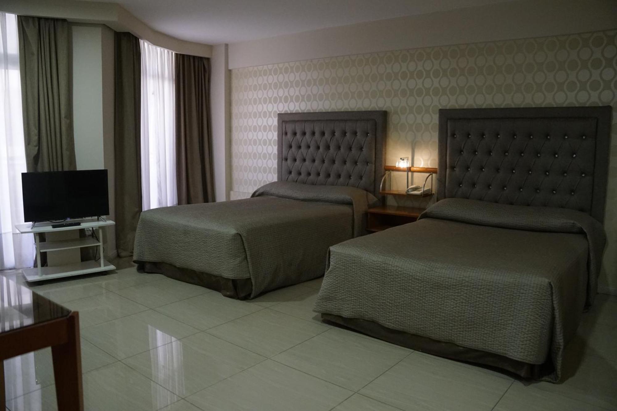 Hotel Howard Johnson Rosario Kültér fotó