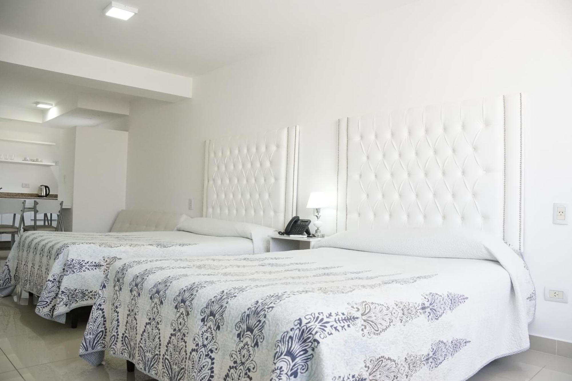 Hotel Howard Johnson Rosario Kültér fotó
