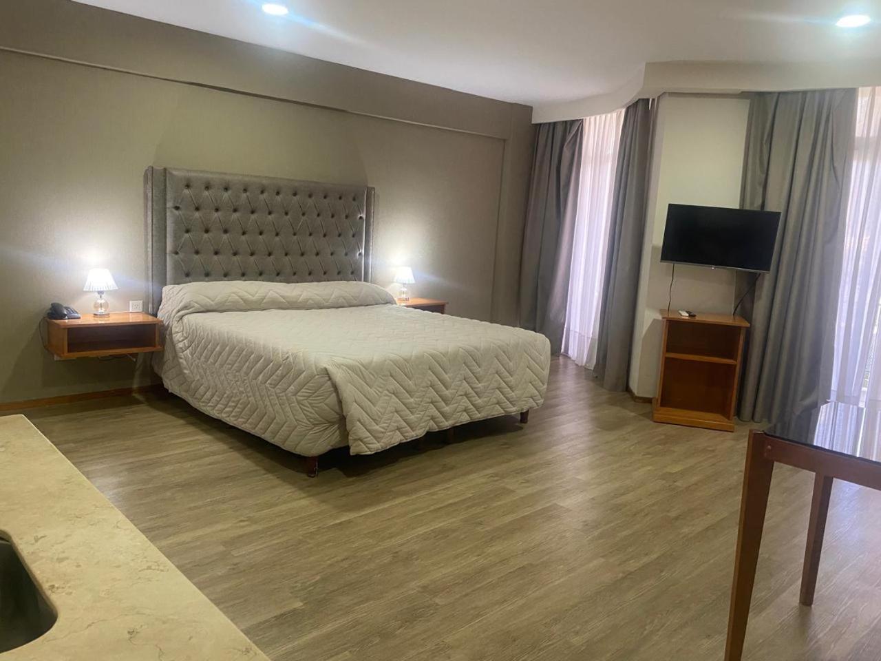 Hotel Howard Johnson Rosario Kültér fotó