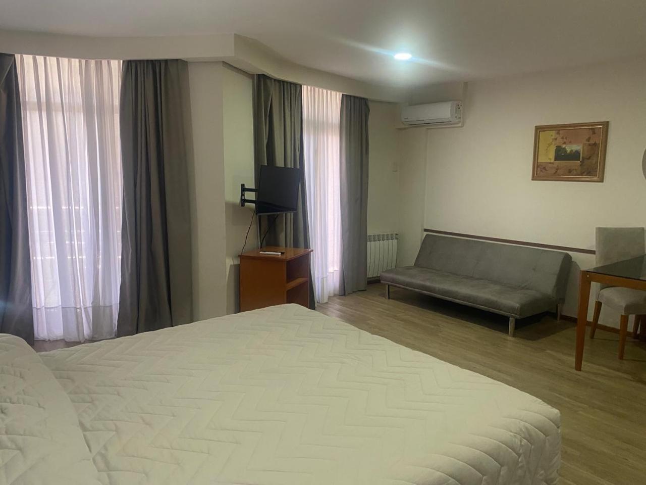 Hotel Howard Johnson Rosario Kültér fotó