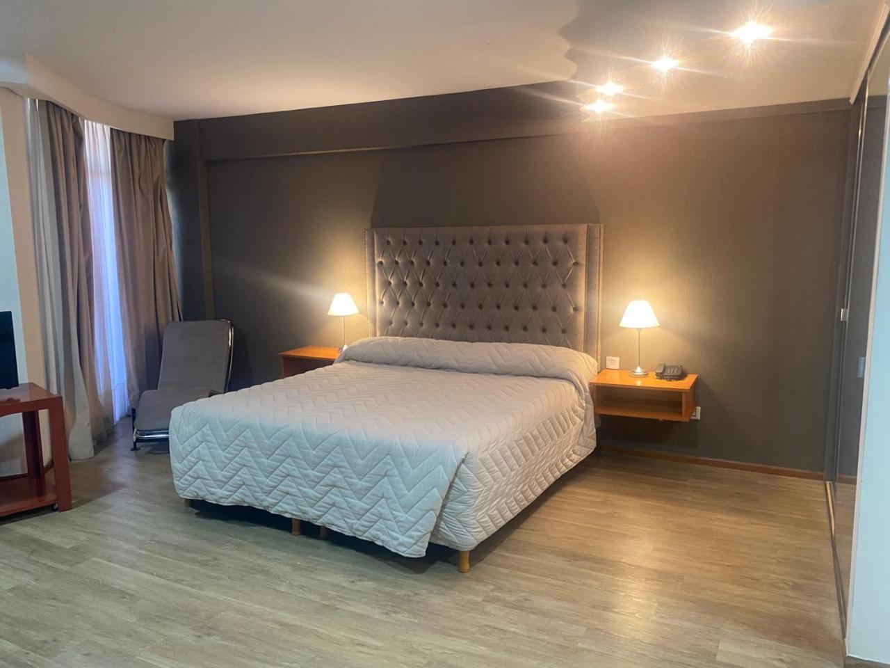 Hotel Howard Johnson Rosario Kültér fotó
