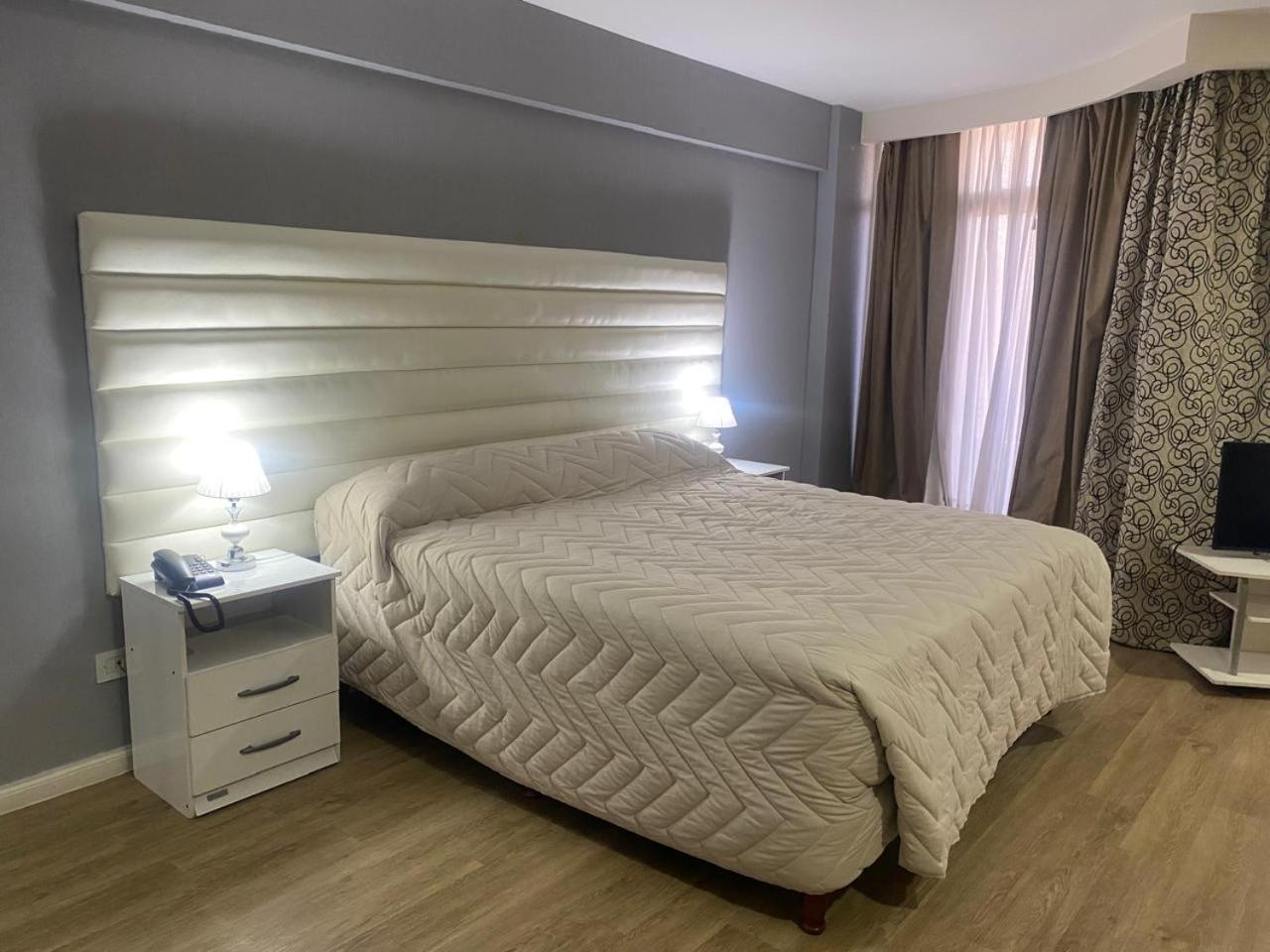 Hotel Howard Johnson Rosario Kültér fotó