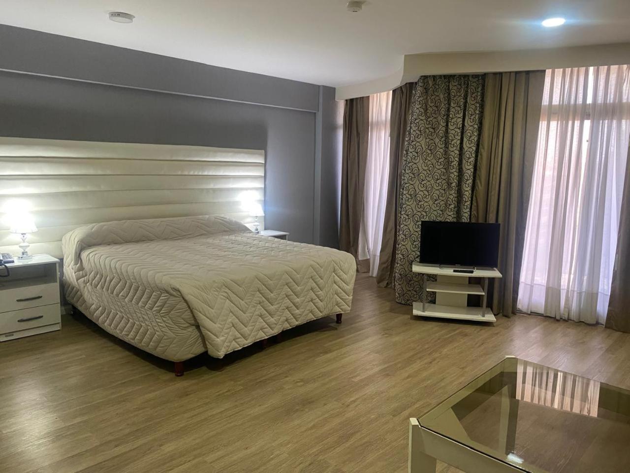 Hotel Howard Johnson Rosario Kültér fotó
