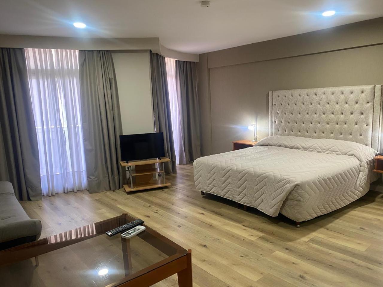 Hotel Howard Johnson Rosario Kültér fotó